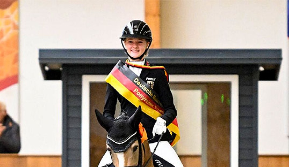 Leni-Sophie Gosmann  on pony Diamantini at the 2024 German Youth Championships :: Photo © Mirka Nilkens