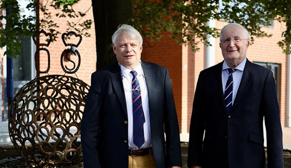 Lothar Scholl, newly elected to the board, and Dr. Wolfgang Schulze-Schleppinghoff, President of the Oldenburg Horse Breeders’ Association :: Photo © OLD Art