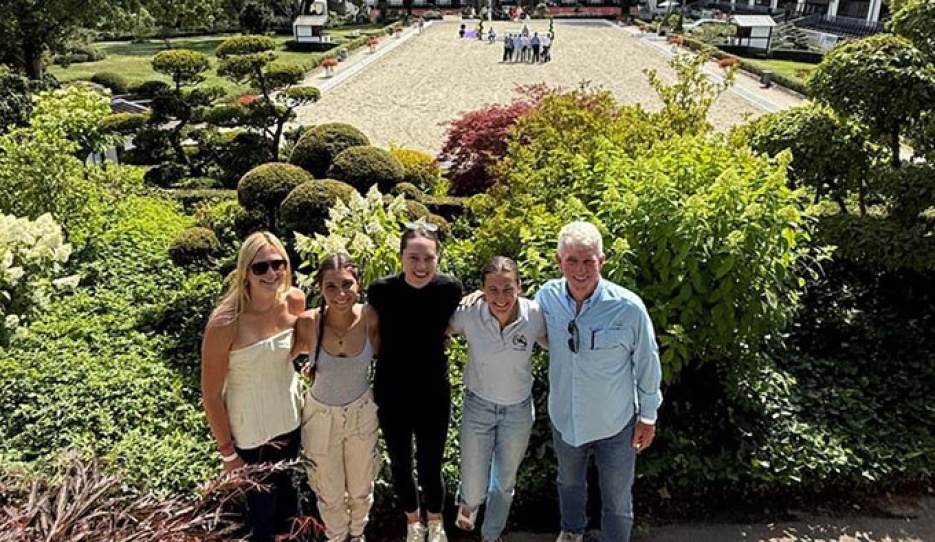 Claire Tucker, Cheyenne Duncan, Haley Smith, Olivia Martz, and George Williams, USEF High Performance Pathway Development Advisor and Youth Coach.