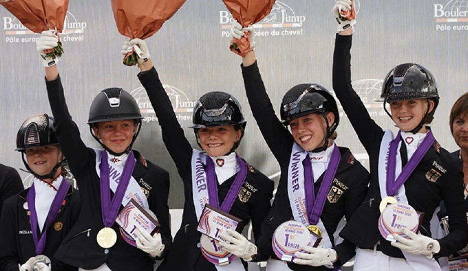 The German team wins gold at the 2025 European Children Championships :: Photo © Boulerie Jump