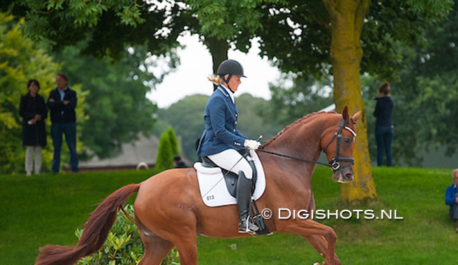 Noortje Radstake on Happiness Sollenburg at the 2016 Pavo Cup Finals :: Photo © Digishots