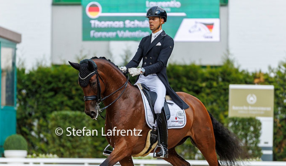 Thomas Schulze and Forever Valentine at the 2022 Bundeschampionate :: Photo © Stefan Lafrentz