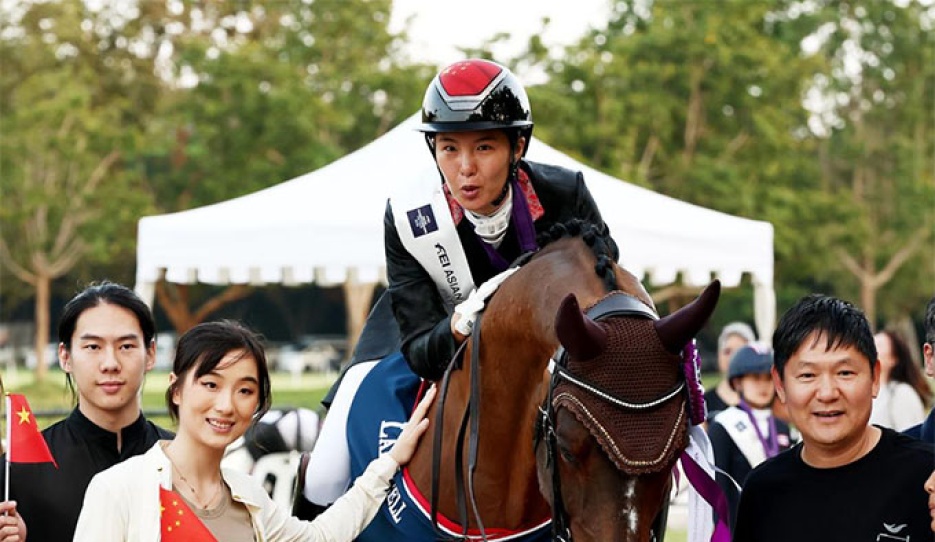 Sarah Rao of China riding Geniaal celebrates winning gold during the Intermediate I Dressage individual championship at the Thai Polo Club on November 27, 2025 in Pattaya (THA) :: Photo © FEI/Yong Teck Lim