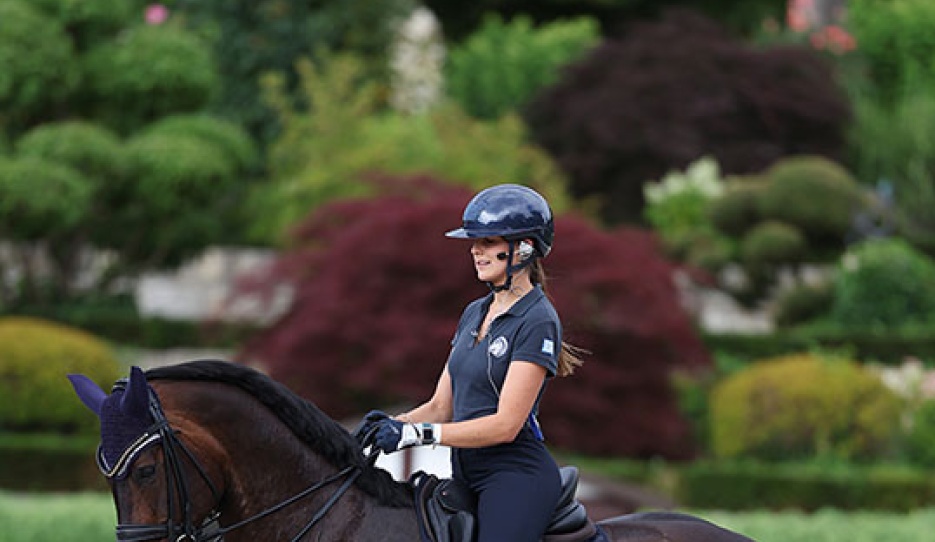 Theodora Livanos and Robinvale schooling at the 2025 European Under 25 Championships :: Photo © Astrid Appels