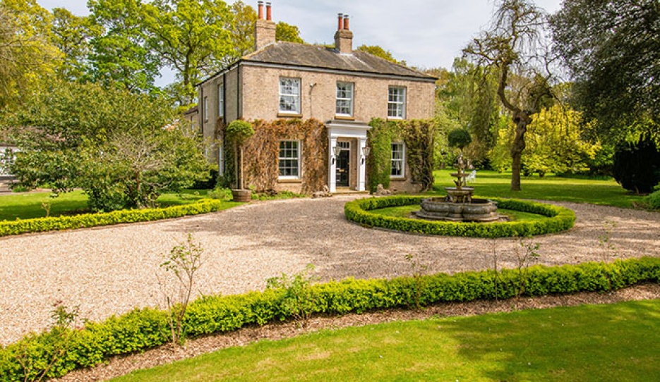 The Priory: Luxury, Elegance, and Premier Equestrian Amenities in the UK Countryside