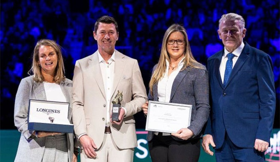 Stephan Kurz (2nd left) and WBFSH president Jan Pedersen (right) at the 2026 CDI-W Amsterdam :: Photo © Digishots