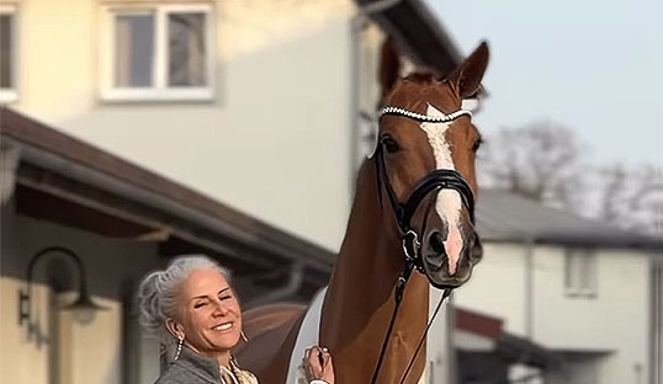 Monic Schmidheiny of Gestut von Bellin with the Sir Heinrich champion of the 2026 DSP Licensing