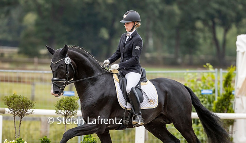 Marina Welbers and Bloomberg at the 2020 Bundeschampionate :: Photo © Stefan Lafrentz