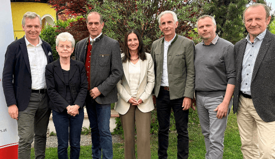 The new OEPS board with Herbert Gugganig (third from the left) as president :: Photo © Daniel Winkler
