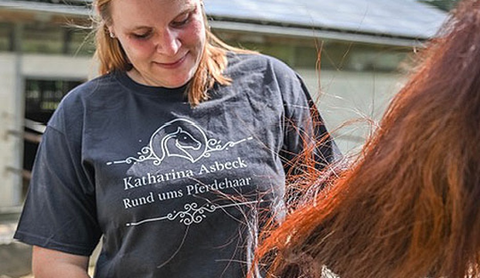 Katharina Asbeck, founder of Rund ums Pferdehaar