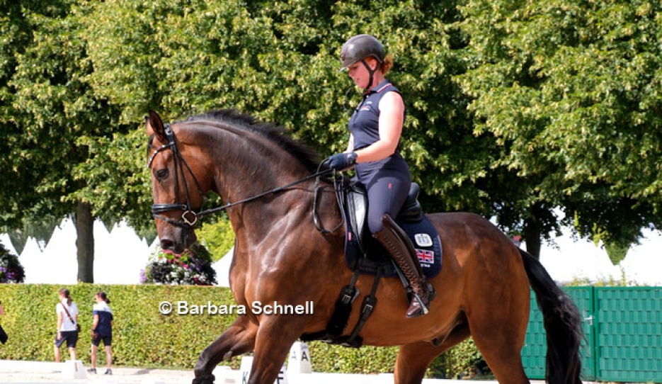 Becky Moody schooling Jagerbomb in a snaffle, no spurs :: Photo © Barbara Schnell