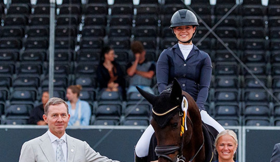 Linnea Holmgren on Buskhagas Sanjay at the 2026 WCYH :: Photo © Lafrentz