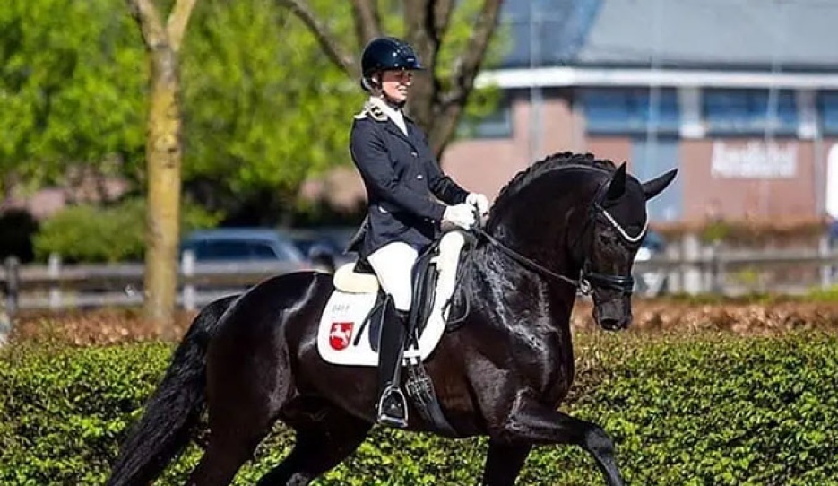 Janina Tietze and Lord Charmeur at the 2026 Dutch WCYH selection trial :: Photo © Timo Martis