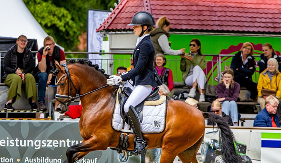 Ann-Cathrin Rieg and Ganymed W WE :: Photo © Mandy Hollmann