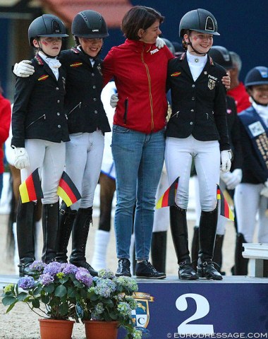 The German team gets silver: Rose Oatley, Antonia Busch-Kuffner, team captain Caro Roost, and Johanna Kullmann
