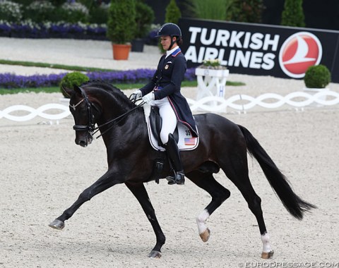 Adrienne Lyle and Salvino. Strong riding from Lyle, even though her stallion is not even in the passage. In the canter the horse gets croup high. The halt at entry and extended walk were a highlight