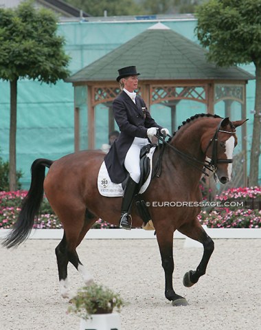 Alexandra Simons-de Ridder on Wellington in 2005, the last horse she competed internationally