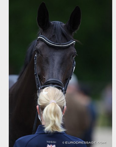 Perfect alignment between Rose of Bavaria and Laura Tomlinson