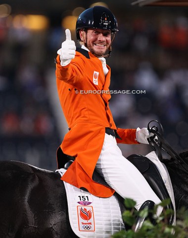 A thumb's up from Edward Gal. I like the orange team coats for a nations' competition