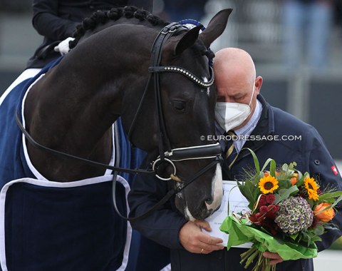 Danciero and his breeder have a little moment together in the prize giving ceremony