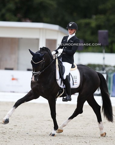 Danish Mette Sejbjerg Jensen did not find her groove on the lovely Hanoverian Suarez (by Sezuan x Desperados). Compressed in front and overpaced from behind does not create a lot of harmony. Pity as the horse is a wonderful mover