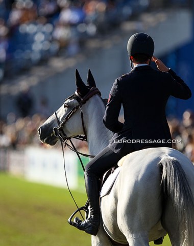 Italian show jumper salutes the crowds