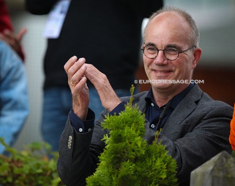 Marten Luiten's father Willem clapping for his son at the prize giving ceremony