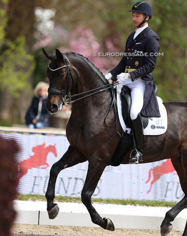 Patrik Kittel on his new rising Grand Prix horse, Forever Young HRH (by Furst Fugger x Don Bosco). She passages like a metronome, but the piaffe was still very much an issue with loss of balance and not enough steps shown. 