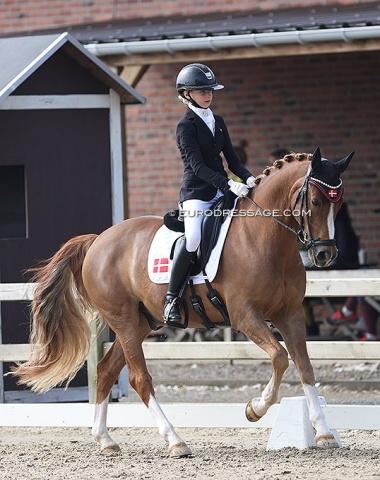 Laura Maria Hagerup on Cake Royal (by Casino Royale K)