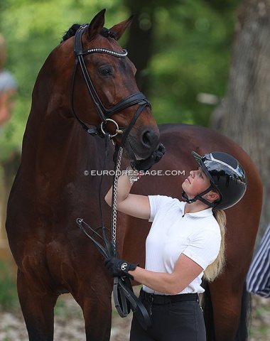 Paulina Holzknecht with Entertainer WIn T