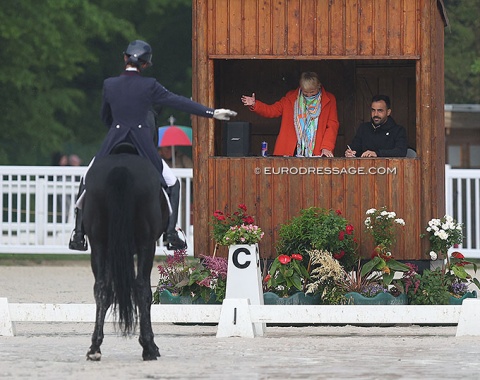 Judge at C, Katrina Wust, returns the final salute of Maxime Collard at the end of her test on Cupido PB