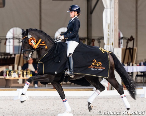 Nieuwenhuis and Arie Yom-Tov's Shape of You won the 6-year old Finals test, but the Dutch rider was not eligible for the CED Championship