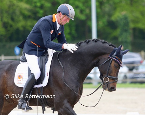 One of the most experienced championships riders in Waregem, Dutch Frank Hosmar, continued to chase Belgium’s Michèle George in grade V. He and Guetta (by Sandreo x Jazz) finished second in all three classes.