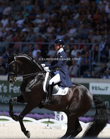 Another combination who always impresses with harmony and softness: Therese Nilshagen on Dante Weltino (by Danone x Welt Hit II)