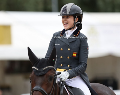 Spanish Elsa Bosch Portillo has a big smile leaving the arena