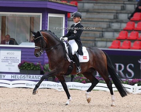Victoria Max-Theurer on the Austrian team with a new horse, Topas. In Tokyo and Hagen 2021 she showed Abegglen