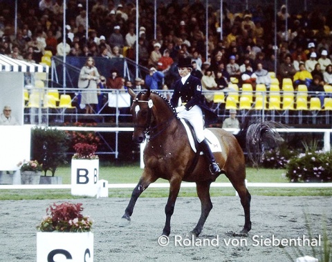 Eva-Maria „Evi“ Pracht debuted on the Canadian team with her father Josef Neckermann's last Grand Prix horse, Duero. Pracht had emigrated to Canada and competed on her new country’s team for several years running.