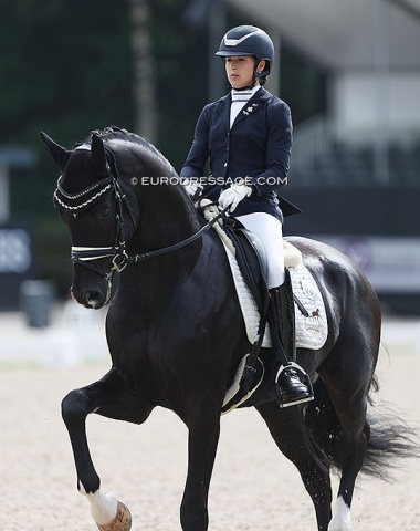 German based Portuguese rider Ana Teresa Pires on Fogel vom Lauf, one of four Furstenball offspring in the 5-yo division. This one is out of a San Amour dam