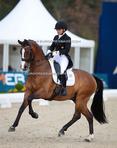 One to watch for the future: Charlott Maria Schurmann on the Luxembourg owned Ivar (by Desperado x OO Seven). This cute horse has a nicely engaged passage and showed a top canter half pass left. The walk was not so clear in the rhythm