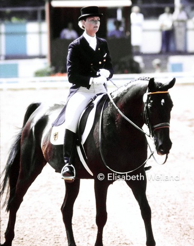 A successful junior rider and 4th at the first World Cup final in 1986, Ann-Kathrin Linsenhoff made her debut at a senior championships team in Goodwood. On her heart horse, the Swedish gelding Courage (by Ceylon), she took an unexpected individual silver.