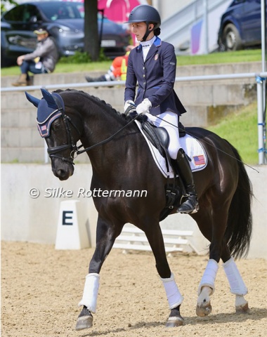 American Fiona Howard who already had remarkable success in the USA the previous season has flown over to Europe to compete. With the elegant Westfalian gelding Jagger (by Johnson x Sandro Hit) she also achieved high placings at Mannheim in her Grade 2