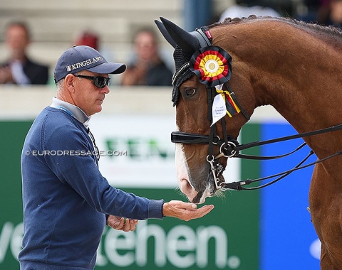 Hester and Dujardin's groom Alan Davies is back to work the big shows. Here he's feeding sugar to Imhotep during the prize giving. 