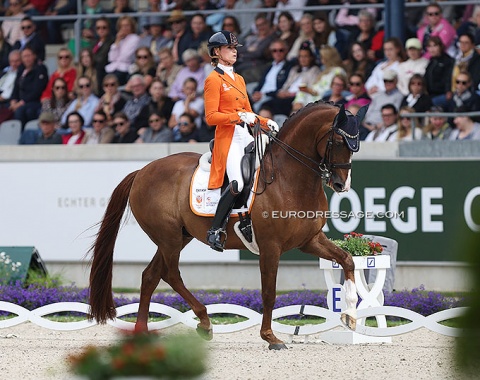 Dinja van Liere and Hartsuijker opted for a drum based freestyle. The horse was sharp on her aids and showed good half passes and passage, but the mouth was often open.