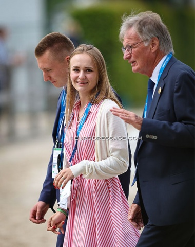 Retired Aachen show director Frank Kemperman giving Hannah Wissing, daughter of Volker Wissing (Minister of Digital Affairs and Transport of Germany), a tour of the show grounds.