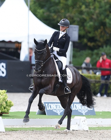 Charlotte Tollhopf and Fabajo (by Furst Belissaro x Wolkentanz) were 11th with 80.4 points