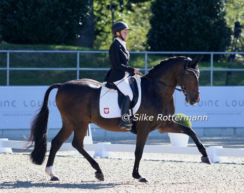 Monika Bartys from Poland and her energetic 16-year-old Polish bred gelding Caspar showed an appealing performance.