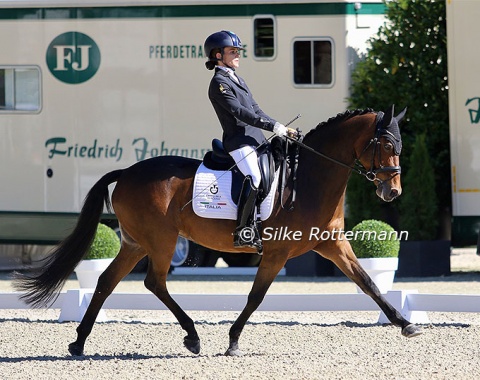 Italian Federica Sileoni and the very experienced Dutch bred mare Burberry (by Lord Loxley x Kelvin).
