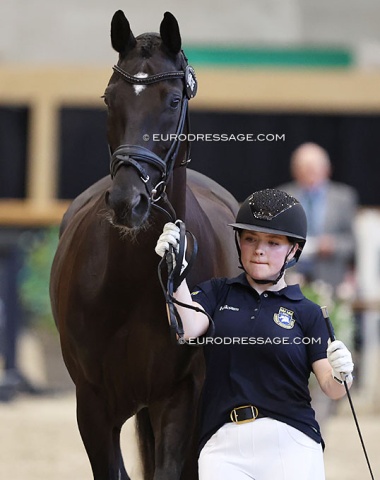 Olga Fischer putting on the brake while trotting up Grevens Sa Va