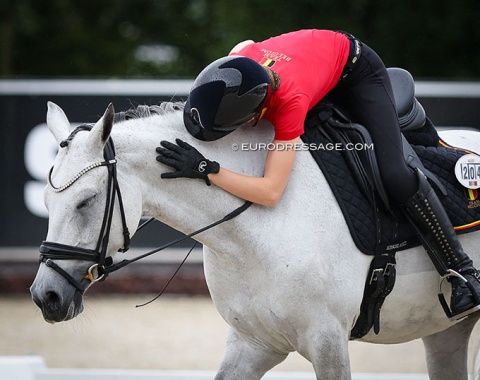 Alexine Herweyers hugs La Perla