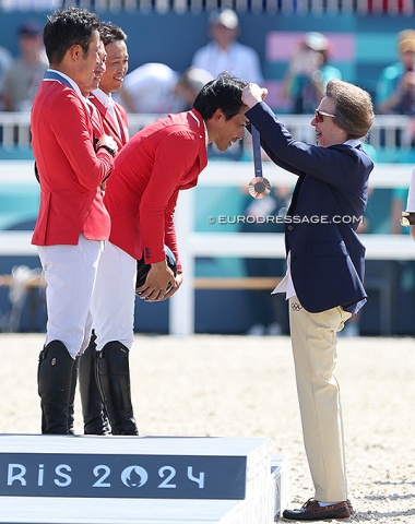 HRH Princess Anne, a highly decorated medal winning eventing rider in her own right, handed out the team medals